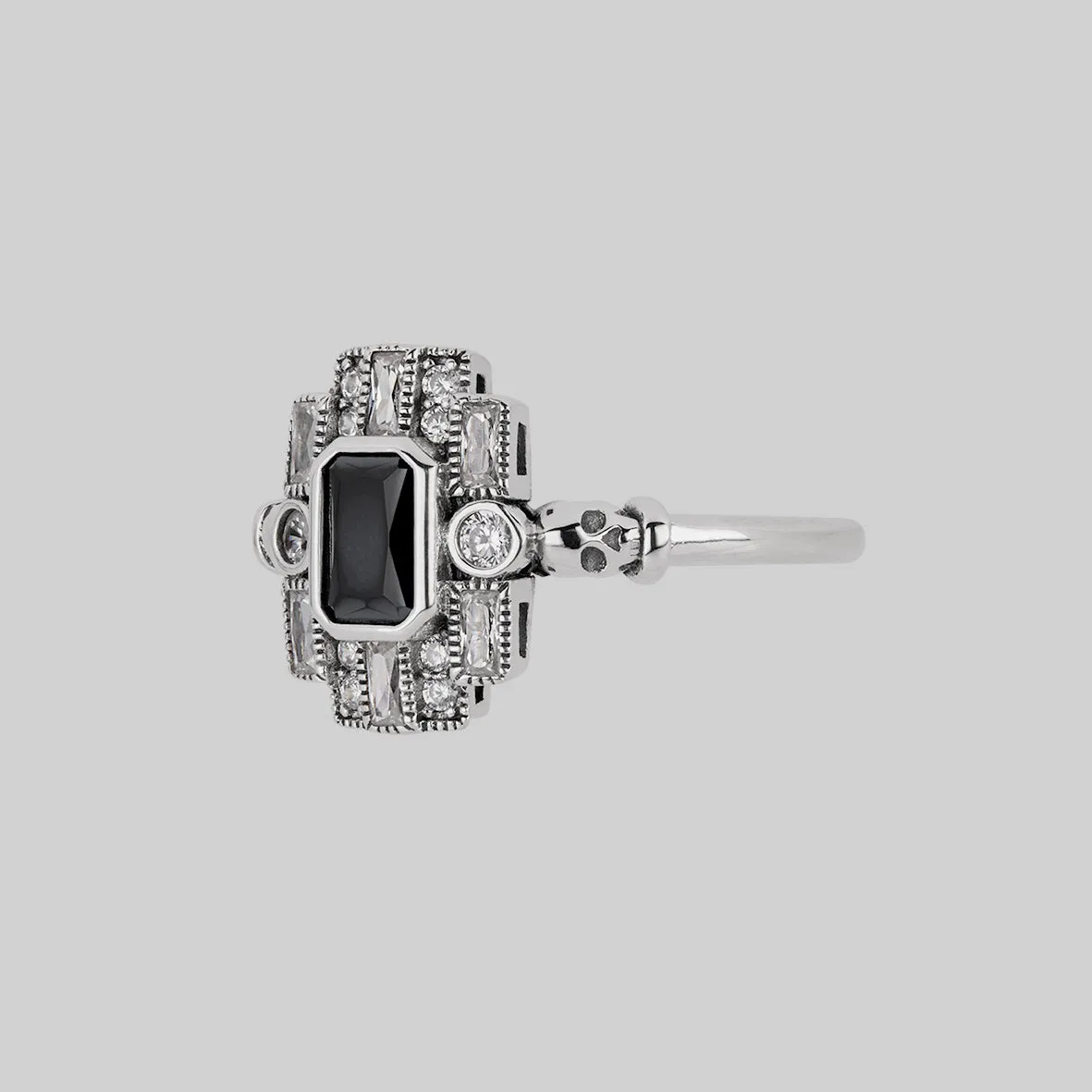 DECO. Skull & Black Spinel Cocktail Ring - Silver