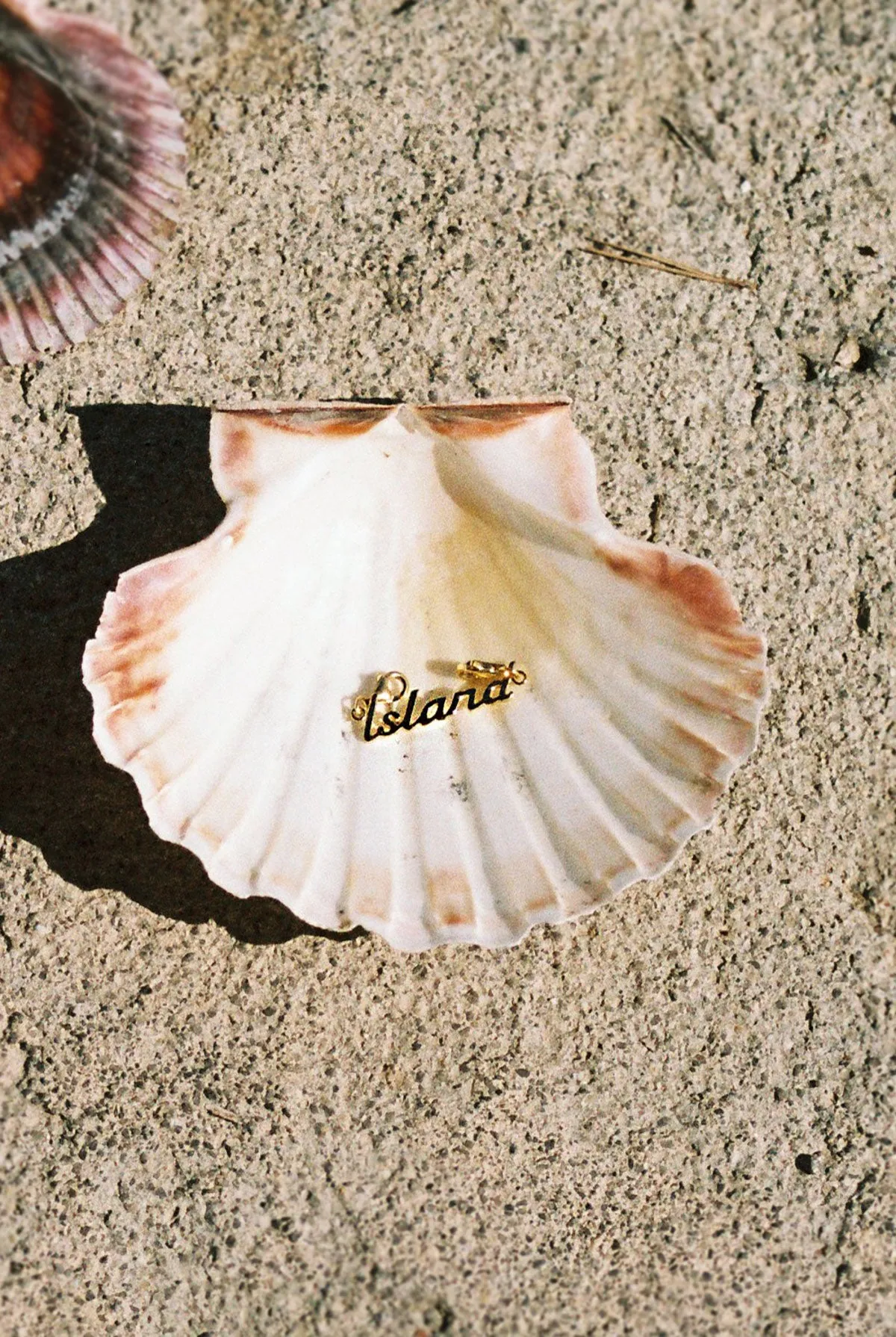 Island pendant gold plated