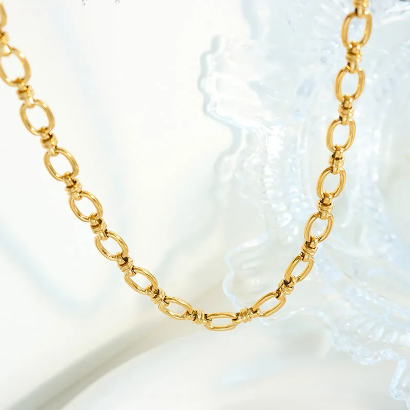 Luxurious Interlocked Chain Titanium Steel Jewelry Set in Gold Plating
