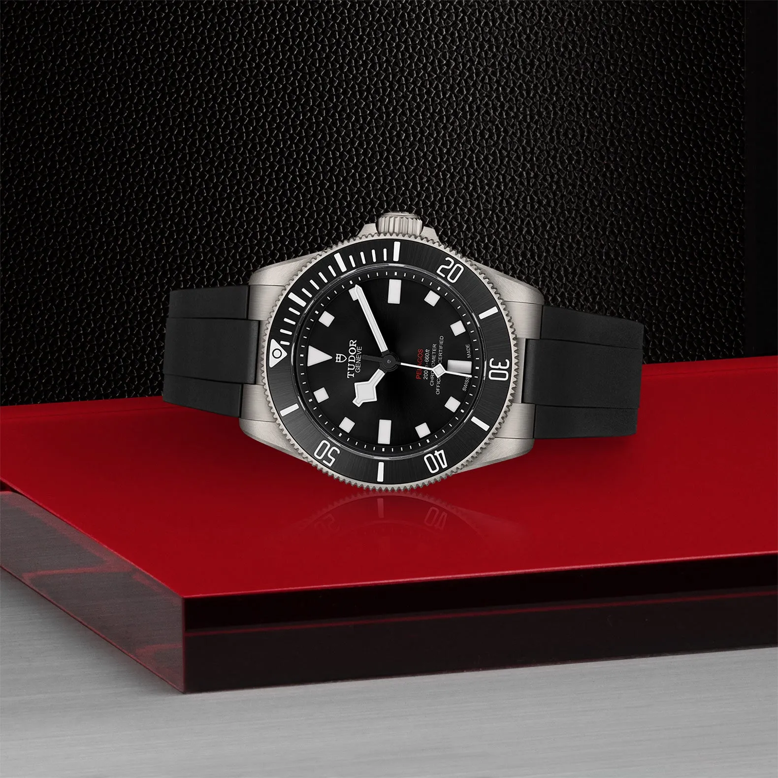 Pelagos 39 Unidirectional rotating bezel, Titanium bracelet
