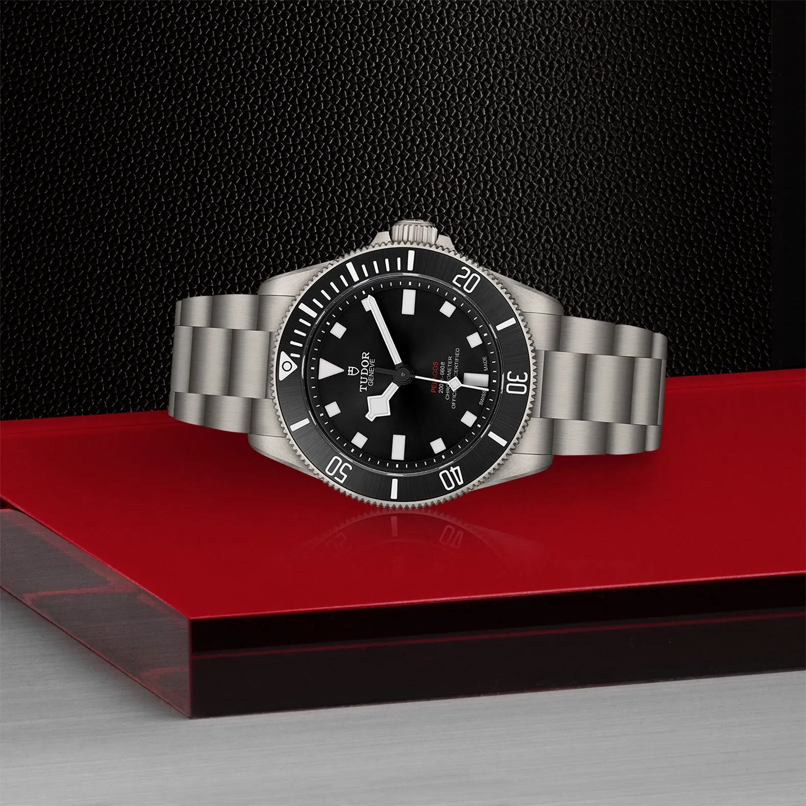 Pelagos 39 Unidirectional rotating bezel, Titanium bracelet