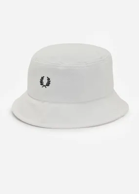 Pique bucket hat - snow white black