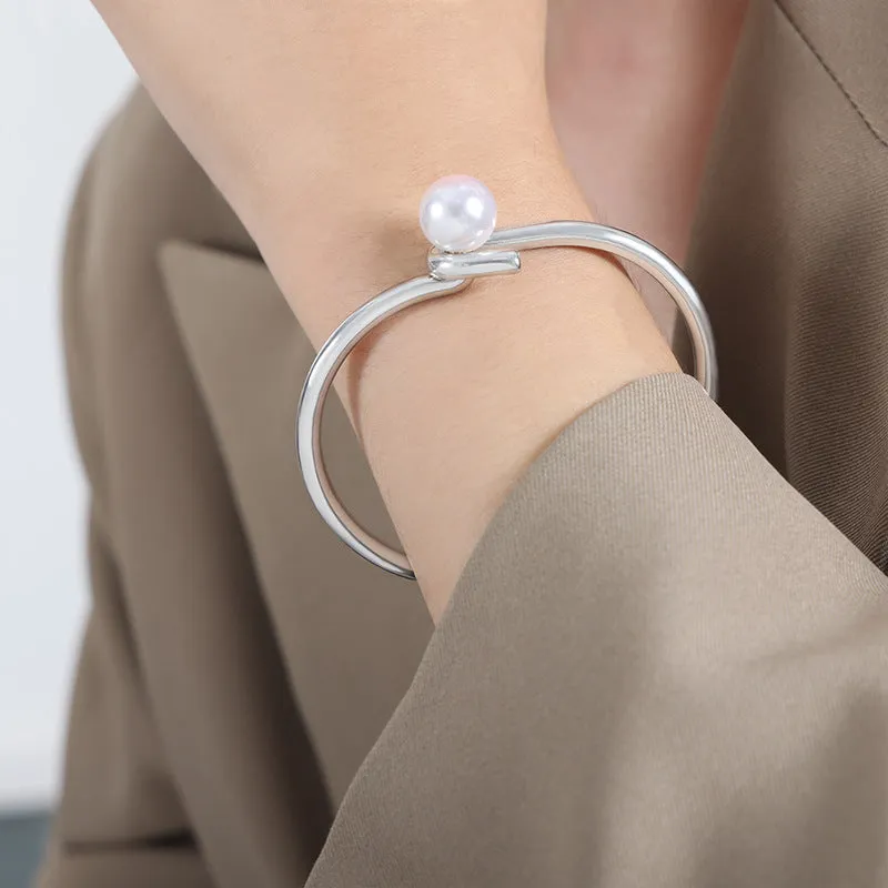 Simple Single Pearl Bangle Bracelet