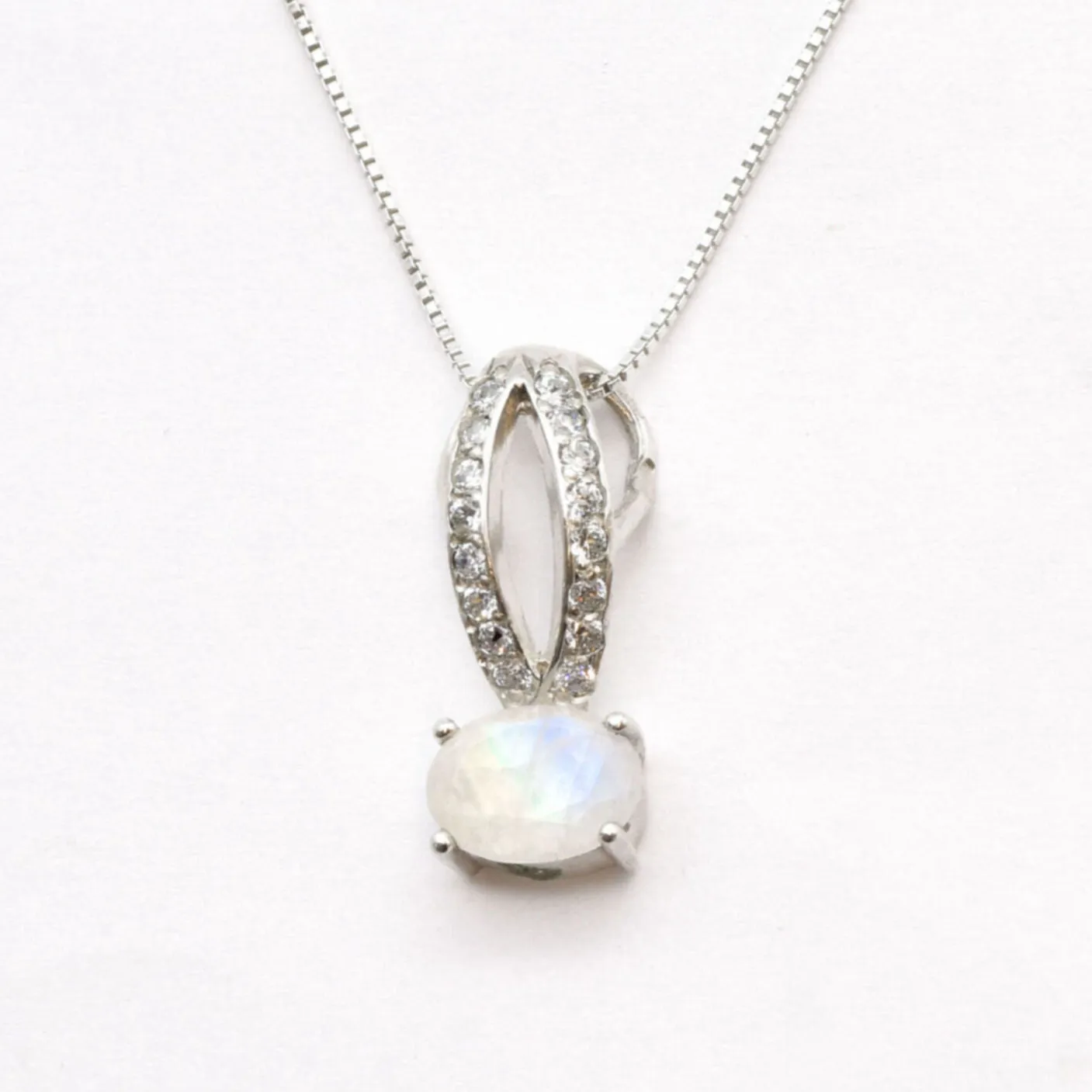 Vintage Moonstone Necklace - Silver Rainbow Necklace - Oval Moonstone Pendant