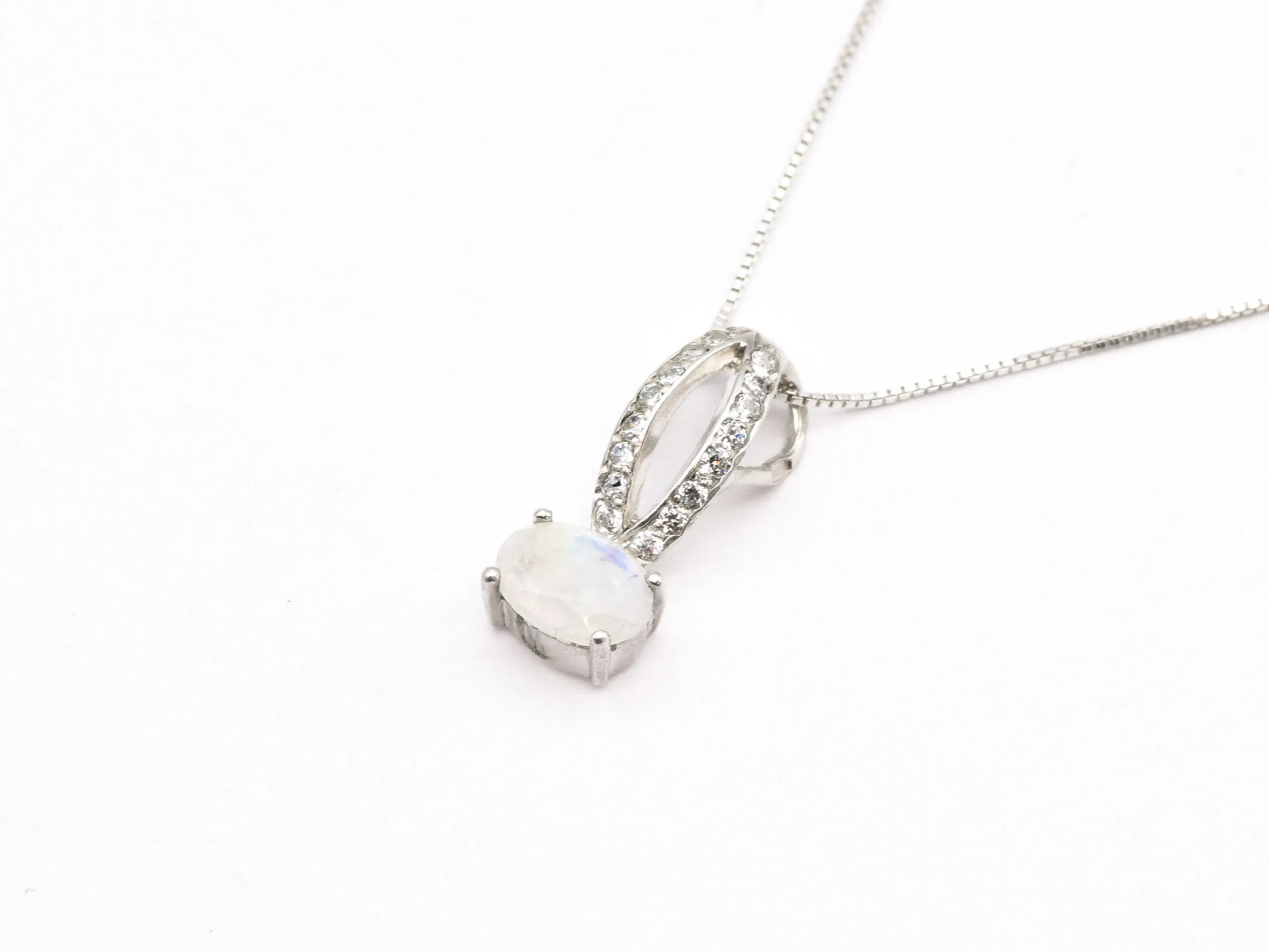 Vintage Moonstone Necklace - Silver Rainbow Necklace - Oval Moonstone Pendant