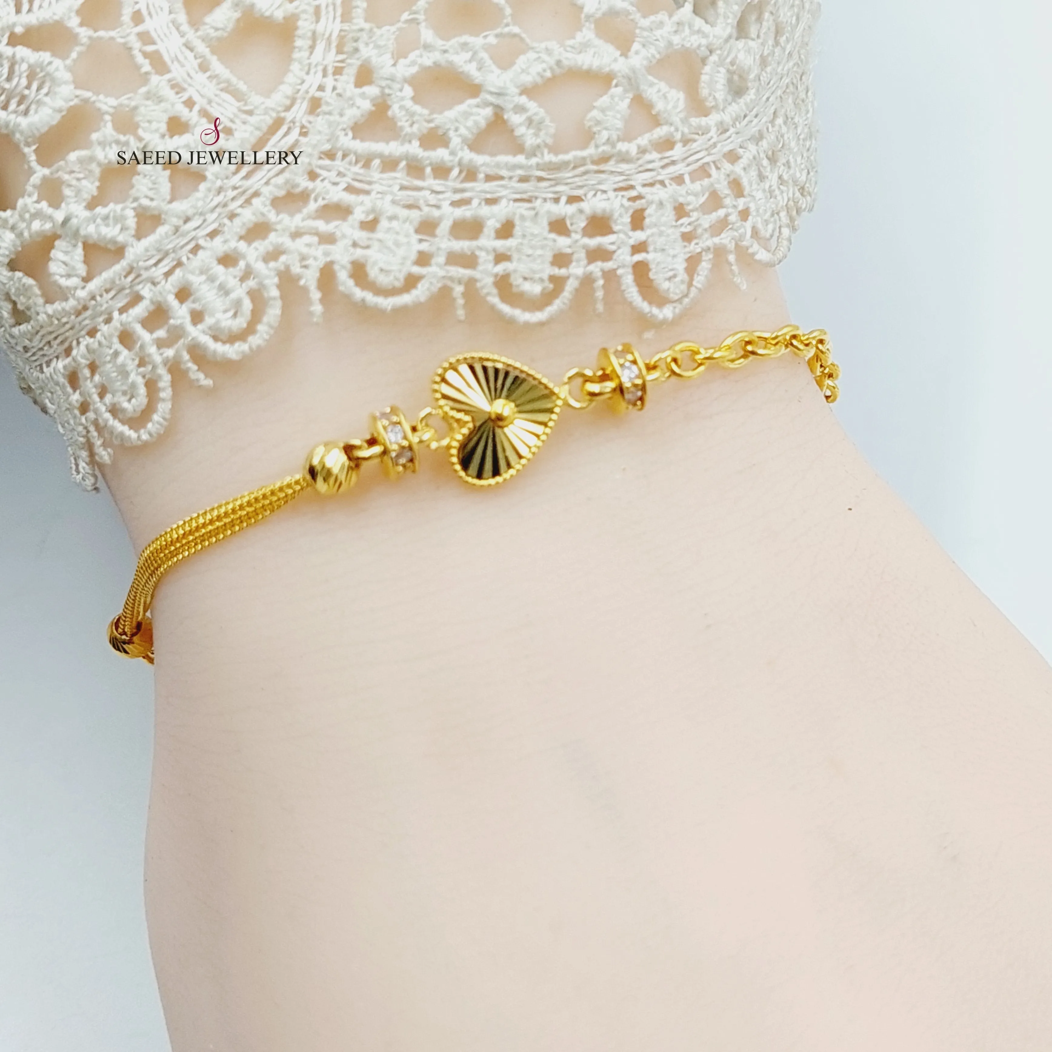 Zircon Studded Heart Bracelet